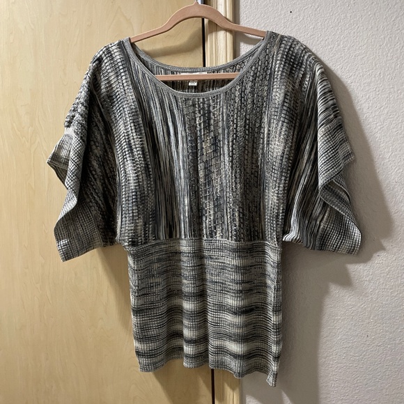 Women XL Gorgeous Knit Stretch Boho Top Blouse Flattering Style - Picture 1 of 6